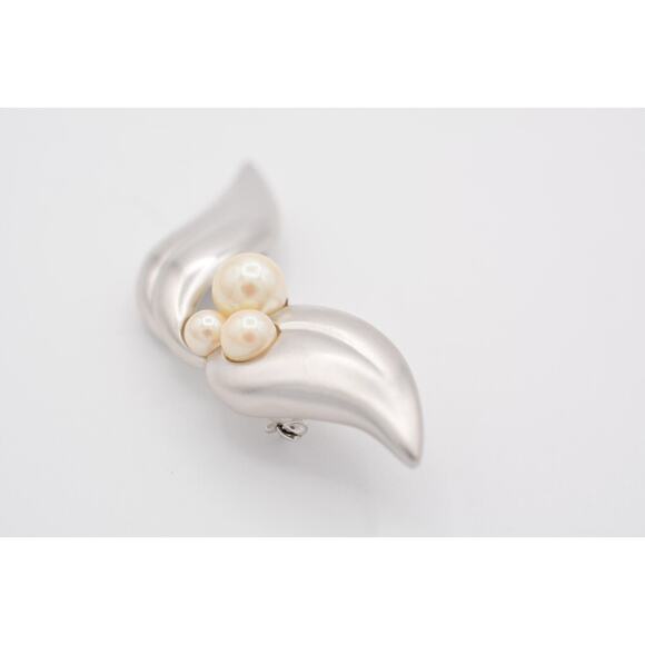 Givenchy Vintage Leaf Pin Brooch Brushed Silver Pearl Chunky Signed 1980s Bin1 - Picture 6 of 12